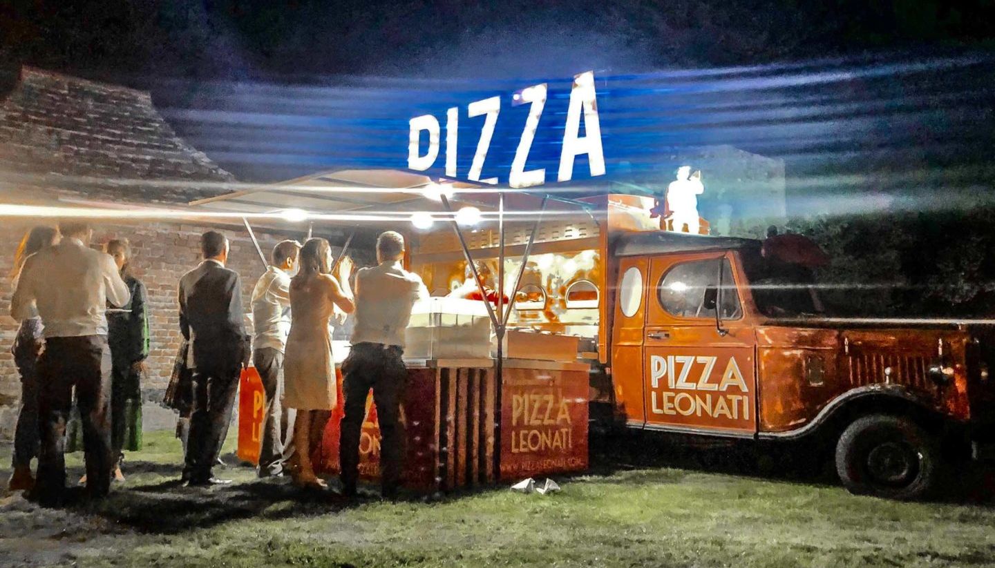 pizza truck in a field serving the best pizzas sussex